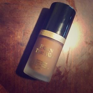 Too Faced- Born This Way coverage foundation